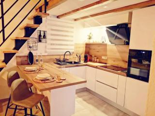 Deluxe Loft Studio Apartment - 8
