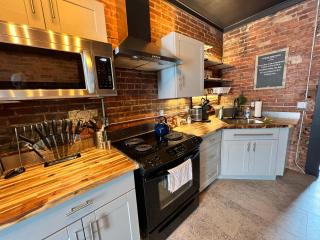 Historic, Stylish Getaway 2 blocks from Waterfront - Bellefonte - 4