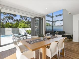 Anna Superbly Stylish Luxury Townhouse - Sunshine Beach - 0