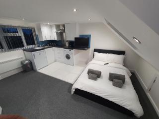 New Self Contained Flat,in Hayes, Free Parking - Northolt - 0
