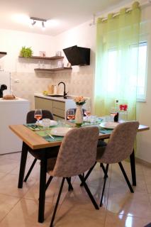 Cozy Adriatic Apartment - 5 min walk to beach & free parking - 0