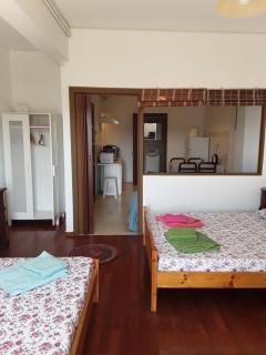 Alex Central City Accommodation - Laurio - 4