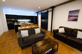 The Eden Warehouse - Pink Apartment (sleeps 4) - 9