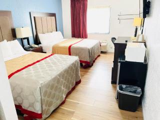 Super 8 by Wyndham Fort Scott - 4