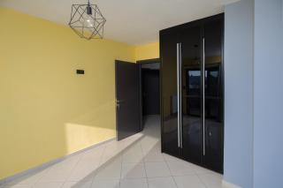 Spacious Modern Apartments With Great Rooftop View - 1