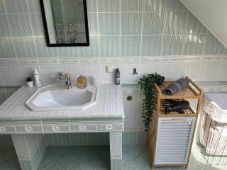 Parkplätze, Einzelbetten, 2 Balkone, fast Wi-Fi 100 Mbit, Homeoffice, Aufzug, lichtdurchflutet, Panoramablick - 6