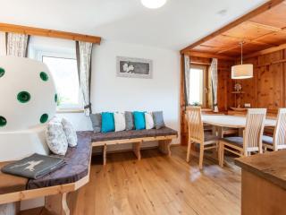 Cozy Holiday Home in Tyrol near Ski Area - Oetz - 2