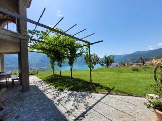 Villa Domus Bianca Mountain Lake Iseo Hospitality - Costa Volpino - 4