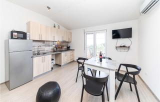 Cozy Apartment In Kastel Luksic - Kaštela (Castelli) - 8