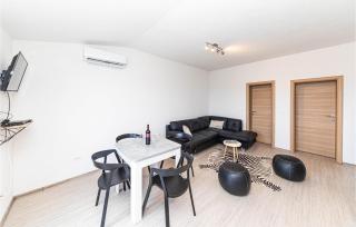 Cozy Apartment In Kastel Luksic - Kaštela (Castelli) - 4