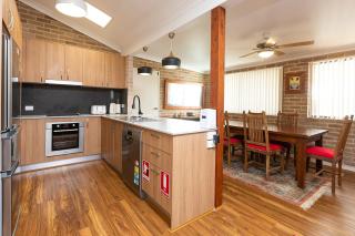 Flora Parade 6 - Tuncurry - 8