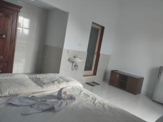 Roy Guest House - 9