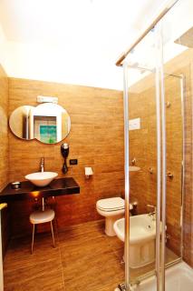 Momi's Hotel - 1