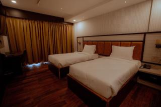 Royal Ritz - - 8