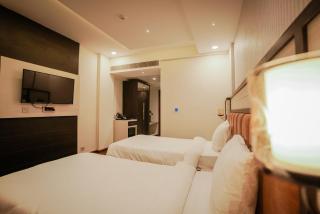 Royal Ritz - - 7