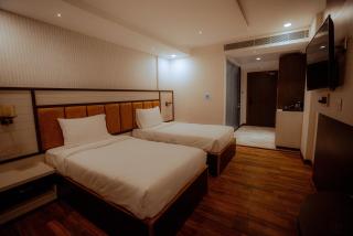 Royal Ritz - - 4