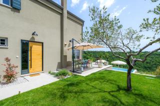 Villa Volare Cantare with 2 br, a heated pool and panoramic view near Buje, Istra - 0