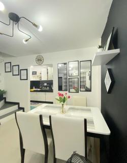 Balcony & 2BR TownHouse - near Clark Airport & Aqua Planet - TRP2 - 6