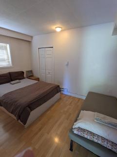Vancouver Backpacker House - 10 min walk to Metrotown skytrain station - 1