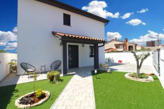 House Galizana 2186 - 3