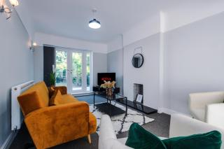 Premium 3-Bed Detached by Papermill, Deeside - Wirral - Bromborough - 4