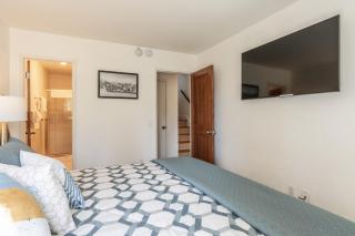 Chamonix 24 is a 2bed plus loft 3 bath Upgraded Canyon Ldge Nearly Ski in Ski Out Sleeps 8 - Mammoth Lakes - 1
