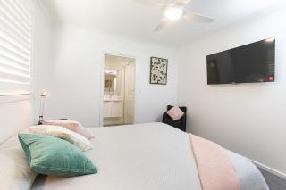 Villa 1 33 Wharf Street - linen not included - Tuncurry - 4