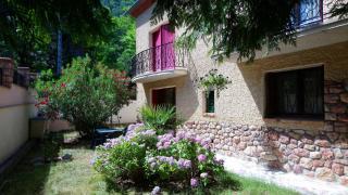 Appartement 48 m2 avec jardin au rdc dans villa à 5 min à pied des Thermes de Vernet-les-Bains, location de samedi à samedi - Vernet-les-Bains - 0