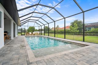 SW FL Oasis - 4bdr - 3bth - POOL - Game Room - Sleeps 10 or more - Cape Coral - 3