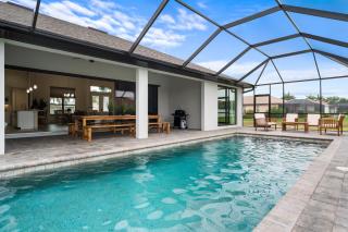 SW FL Oasis - 4bdr - 3bth - POOL - Game Room - Sleeps 10 or more - Cape Coral - 4