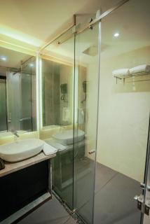 Royal Ritz - - 3