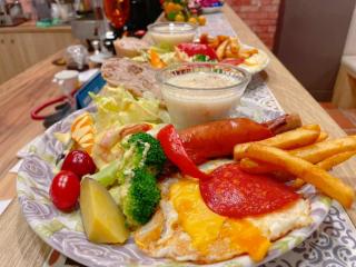 Feather and Flowers Homestay - 2