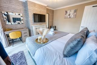 Elegant 5 Bed House - Sleeps 9, Central Solihull, NEC, JLR, HS2, Resorts World, Airport Business and Leisure Stays, - Solihull - 4