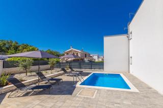 Holiday house SUNLIGHT with heated pool - Malinska - 7