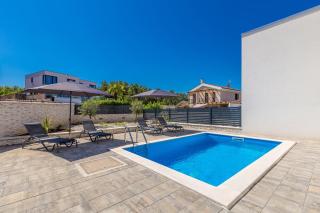 Holiday house SUNLIGHT with heated pool - Malinska - 5