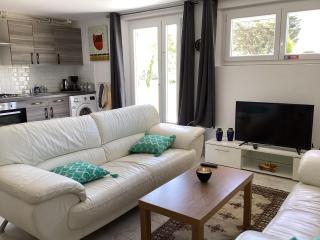 2 bedroom ground floor modern apartment 4km beach - 6