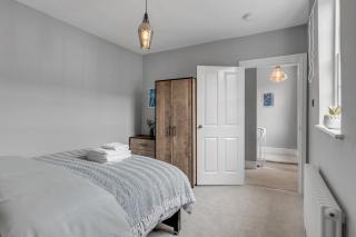 Central 6 Guest City Centre Church House - 9