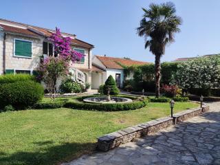 Leisure House Jovovic - Bar - 8