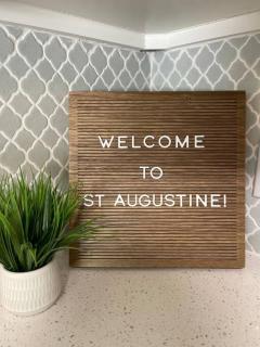 NEW Modern Bungalow Close to Downtown! Fully Fenced Yard - St. Augustine - 5