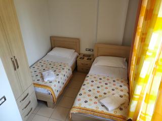 2 Bedrooms Apartment QERRET - Golem - 6