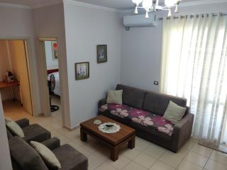 2 Bedrooms Apartment QERRET - Golem - 4