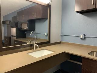 HomeTowne Studios by Red Roof Battle Creek - 2