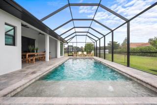 SW FL Oasis - 4bdr - 3bth - POOL - Game Room - Sleeps 10 or more - Cape Coral - 9