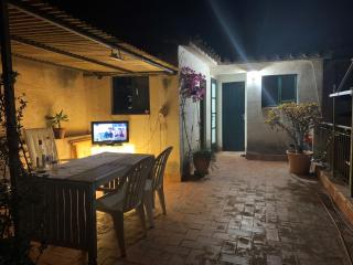 NOTARIA-Apartamento y Estudio en casco antiguo, al lado de playa, Rambla y Monasterio, con acceso a terraza ajardinada - 1