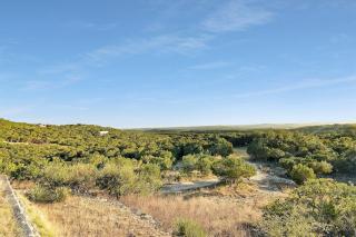 Hot Tub, Heated Infinity Pool, Perfect Hill Country Estate on 10 Acres - Jonestown - 6