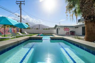 Mountain View Pink Paradise by Rather Be Properties - Palm Springs - 8