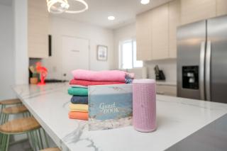 Mountain View Pink Paradise by Rather Be Properties - Palm Springs - 6
