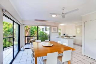 4 Domani Large Townhouse with Ocean Views - Sunshine Beach - 7