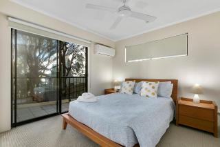 4 Domani Large Townhouse with Ocean Views - Sunshine Beach - 2