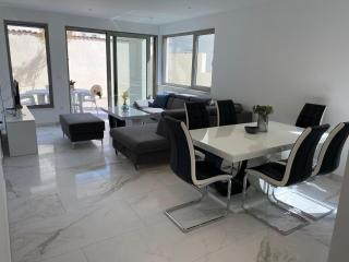 Luxury Two-Bedroom Apartment with Two Private Parking - Makarska - 0